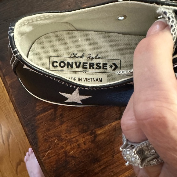 Converse! - Picture 4 of 6